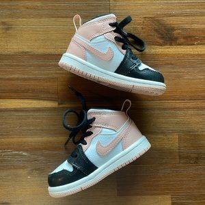 Toddler Jordan 1 mid pink and black size 5C